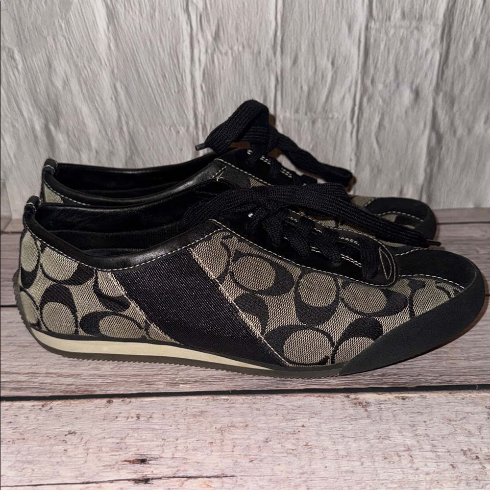 Coach Melodie Signature C Low Top Sneaker - Picture 4 of 8
